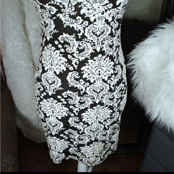 ASTR BODYCON BLACK & WHITE FLORAL DRESS SZ.M GUC - Picture 4 of 11